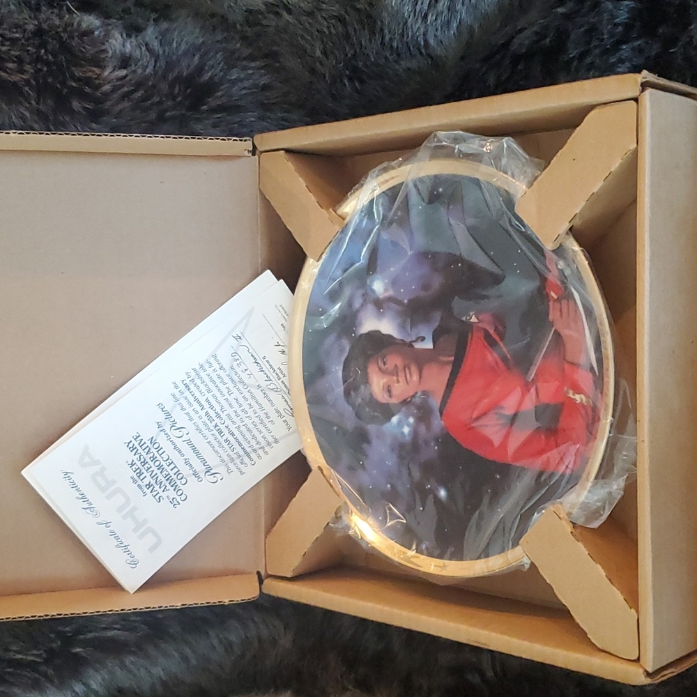 Hamilton Collection Star Trek "UHURA" Plate - Picture 5 of 5